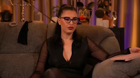 Snapshot of mistresskellykent chatting on 09/21/25, 10:55 Mistress Kelly online show from 09/21/25, 10:55