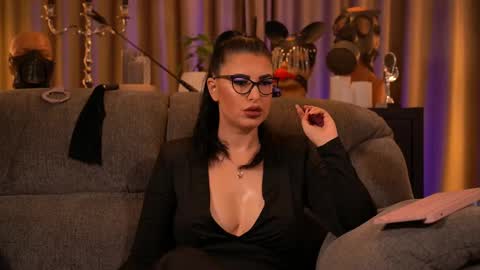 Snapshot of mistresskellykent chatting on 09/22/25, 09:06 Mistress Kelly online show from 09/22/25, 09:06