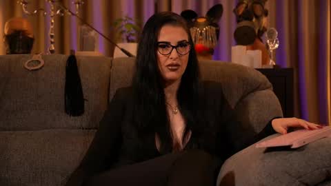 Snapshot of mistresskellykent chatting on 10/16/25, 10:44 Mistress Kelly online show from 10/16/25, 10:44