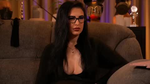 Snapshot of mistresskellykent chatting on 10/30/25, 11:05 Mistress Kelly online show from 10/30/25, 11:05