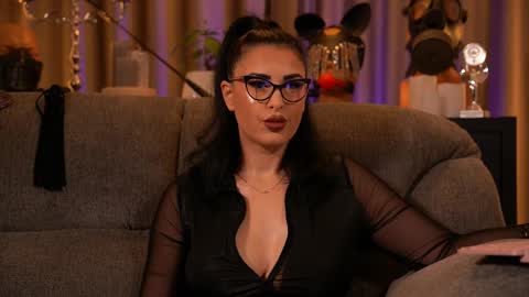 Snapshot of mistresskellykent chatting on 11/01/25, 11:29 Mistress Kelly online show from 11/01/25, 11:29