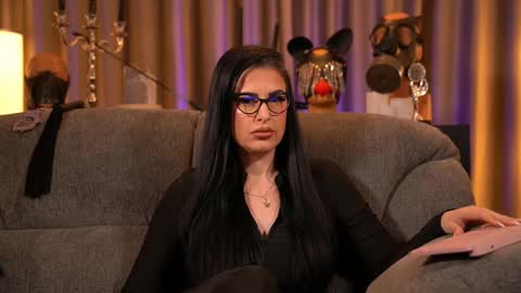 Snapshot of mistresskellykent chatting on 12/15/25, 10:58 Mistress Kelly online show from 12/15/25, 10:58