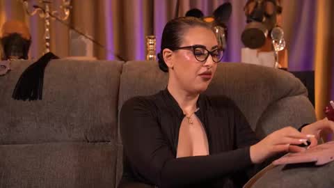 Snapshot of mistresskellykent chatting on 12/19/25, 12:06 Mistress Kelly online show from 12/19/25, 12:06