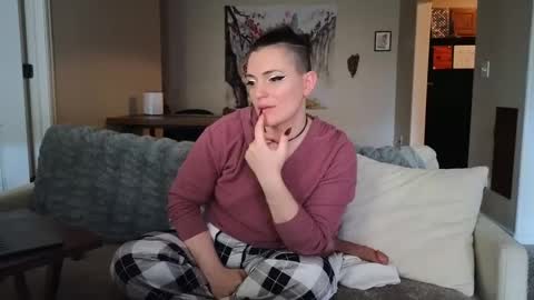 Snapshot of mistressquynnxo chatting on 12/11/24, 09:01 Mistress Quynn online show from 12/11/24, 09:01