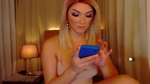 Leah online show from 05/11/26, 01:28