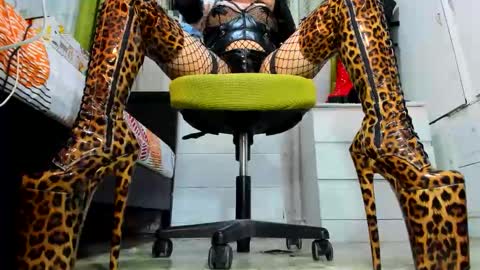 Tiffany online show from 12/22/25, 08:33