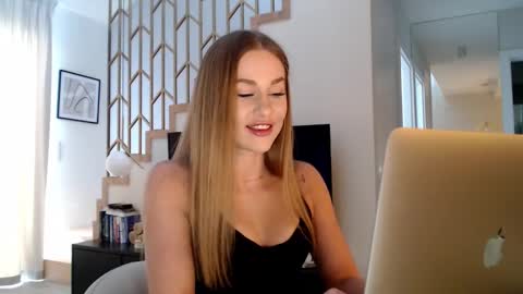 mistressuniverse online show from 02/18/26, 12:12