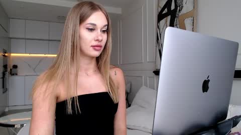 mistressuniverse online show from 05/13/26, 11:18