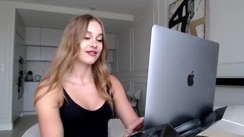 mistressuniverse online show from 06/04/26, 10:43