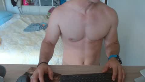 Snapshot of mitcheli chatting on 02/26/25, 02:57 Onlyfans online show from 02/26/25, 02:57