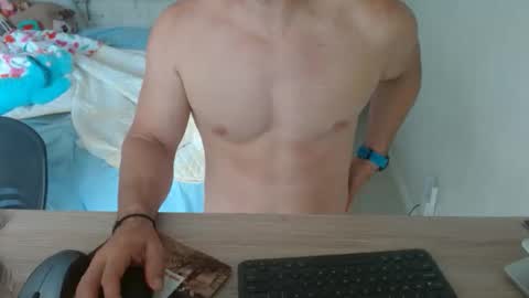 Snapshot of mitcheli chatting on 10/17/25, 02:19 Onlyfans online show from 10/17/25, 02:19