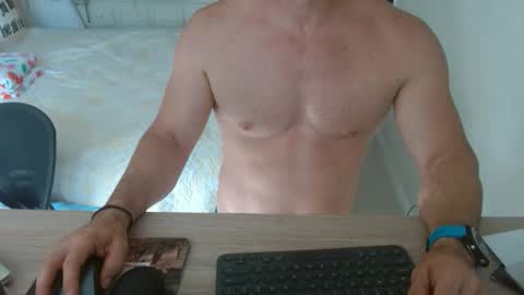 Snapshot of mitcheli chatting on 10/23/25, 03:22 Onlyfans online show from 10/23/25, 03:22