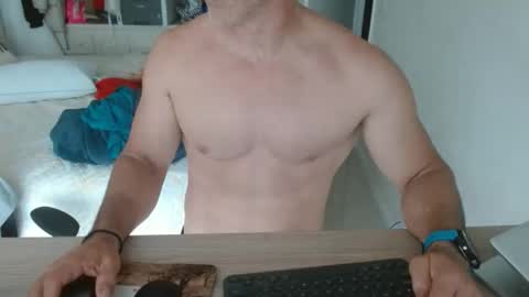 Snapshot of mitcheli chatting on 12/18/25, 04:02 Onlyfans online show from 12/18/25, 04:02