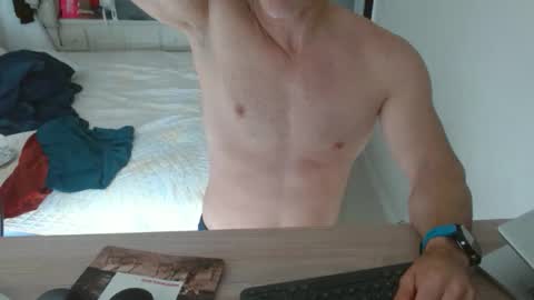 Snapshot of mitcheli chatting on 01/16/26, 04:11 Onlyfans online show from 01/16/26, 04:11