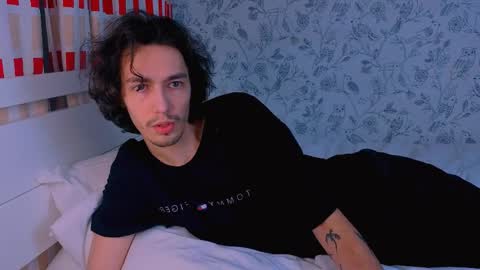 Snapshot of mitchelkors chatting on 04/01/26, 01:28 MitchelKors online show from 04/01/26, 01:28