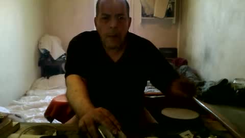 Snapshot of mito51 chatting on 09/18/25, 07:10 mito51 online show from 09/18/25, 07:10