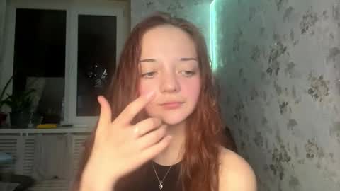 Snapshot of mittieburling chatting on 12/20/25, 04:25 Emma online show from 12/20/25, 04:25