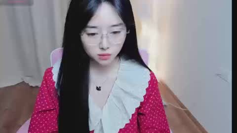 Snapshot of miu999 chatting on 12/18/25, 02:28 miu online show from 12/18/25, 02:28