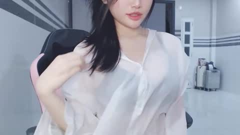 miu_cute online show from 04/14/26, 09:21