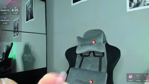 Snapshot of miumiumia chatting on 01/07/25, 02:31 Mia 3 online show from 01/07/25, 02:31