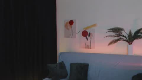 Snapshot of miuri_miy chatting on 02/09/25, 04:18 Yuka online show from 02/09/25, 04:18