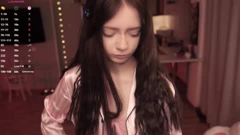 Snapshot of miuri_miy chatting on 11/21/25, 07:01 Yuka online show from 11/21/25, 07:01