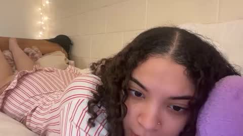 Snapshot of mixedmamas chatting on 02/14/26, 08:00 mixedmamas online show from 02/14/26, 08:00