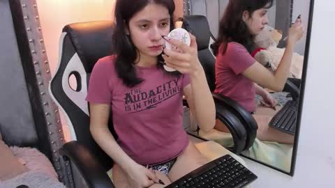 Snapshot of miyu_komori chatting on 02/11/26, 01:27 miyu_komori online show from 02/11/26, 01:27