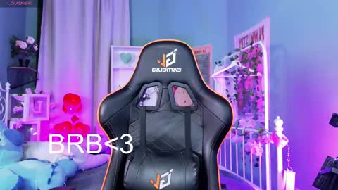 Snapshot of mizukinoyoru chatting on 02/14/25, 11:42 Mizuki online show from 02/14/25, 11:42