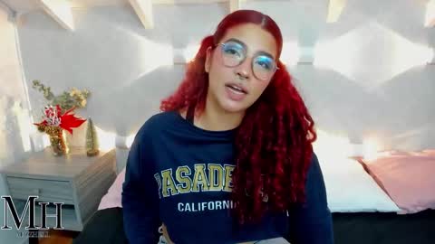 mizzhell_ online show from 12/22/25, 03:58