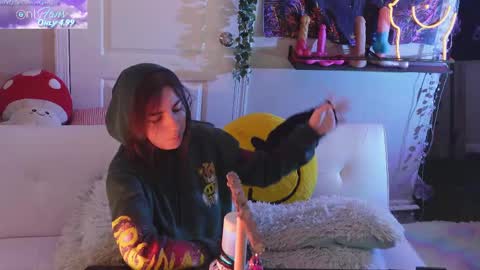 Hera  Tethra Bathtub stream  20k followers  Ask about our custom videos3 online show from 02/24/25, 02:58