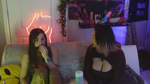 Hera  Tethra Bathtub stream  20k followers  Ask about our custom videos3 online show from 03/06/25, 01:24