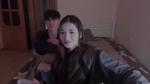 Snapshot of mmkakpoxyi22 chatting on 12/13/24, 01:37 alice and ray online show from 12/13/24, 01:37