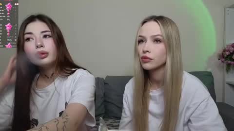 Snapshot of mmkakpoxyi22 chatting on 12/14/24, 09:45 alice and ray online show from 12/14/24, 09:45