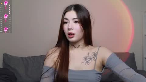 Snapshot of mmkakpoxyi22 chatting on 12/19/24, 10:21 alice and ray online show from 12/19/24, 10:21