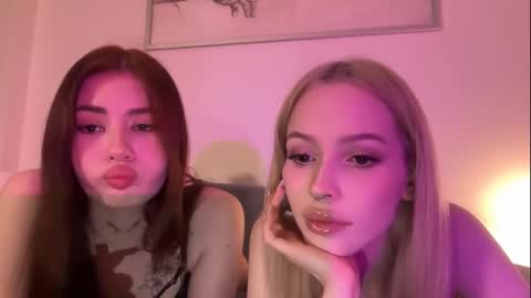 Snapshot of mmkakpoxyi22 chatting on 09/11/25, 12:11 alice and ray online show from 09/11/25, 12:11