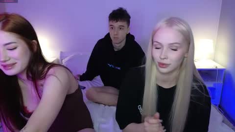 Snapshot of mmkakpoxyi22 chatting on 09/21/25, 07:59 alice and ray online show from 09/21/25, 07:59