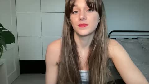 Snapshot of mmminnie chatting on 03/05/25, 03:18 mmminnie online show from 03/05/25, 03:18