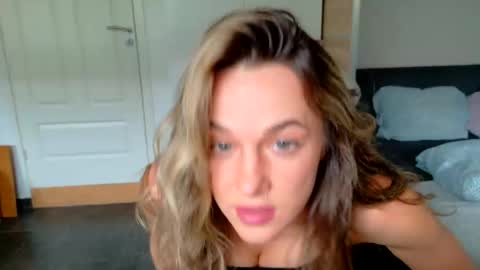mmminnie online show from 06/02/26, 10:28