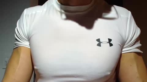 Snapshot of mmuscularman chatting on 10/18/25, 06:16 mmuscularman online show from 10/18/25, 06:16