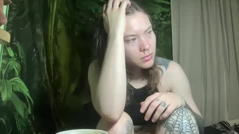 Snapshot of mo0n_goddess chatting on 01/19/25, 02:57 Misty online show from 01/19/25, 02:57