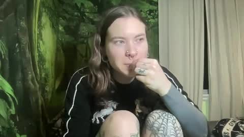 Snapshot of mo0n_goddess chatting on 01/26/25, 08:57 Misty online show from 01/26/25, 08:57