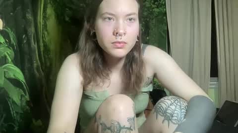 Snapshot of mo0n_goddess chatting on 02/25/25, 03:52 Misty online show from 02/25/25, 03:52