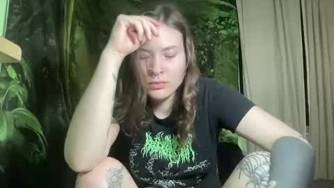 Snapshot of mo0n_goddess chatting on 02/27/25, 06:50 Misty online show from 02/27/25, 06:50