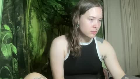 Snapshot of mo0n_goddess chatting on 09/14/25, 02:44 Misty online show from 09/14/25, 02:44