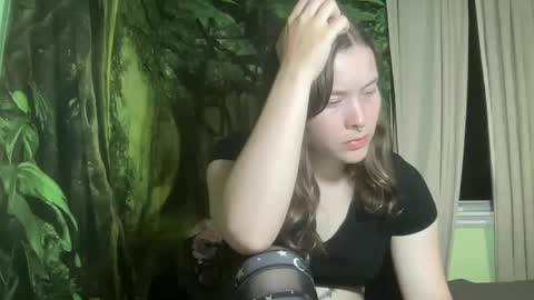 Snapshot of mo0n_goddess chatting on 10/04/25, 02:31 Misty online show from 10/04/25, 02:31