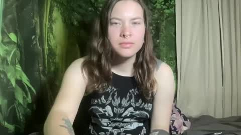 Snapshot of mo0n_goddess chatting on 10/11/25, 02:33 Misty online show from 10/11/25, 02:33