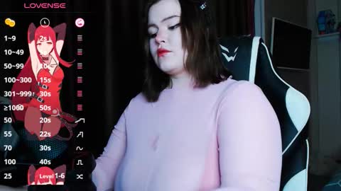 Snapshot of mo_atsui chatting on 12/19/25, 01:07 Hello Im Mo online show from 12/19/25, 01:07