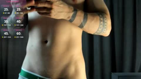 Snapshot of mobyvick chatting on 12/16/25, 12:54 Vick online show from 12/16/25, 12:54