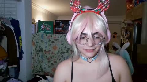 Snapshot of mochi_rainbow chatting on 12/28/24, 11:37 The Mochi Rainbow Variety Show online show from 12/28/24, 11:37